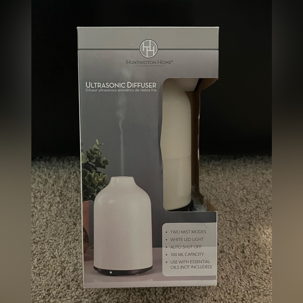 Huntington Homes Ultrasonic Diffuser. Beige. Brand New in Box.